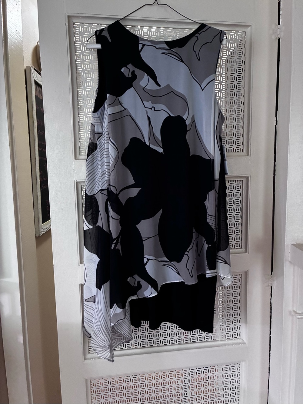 SLNY Black and White Asymmetrical Floral Shift Dress